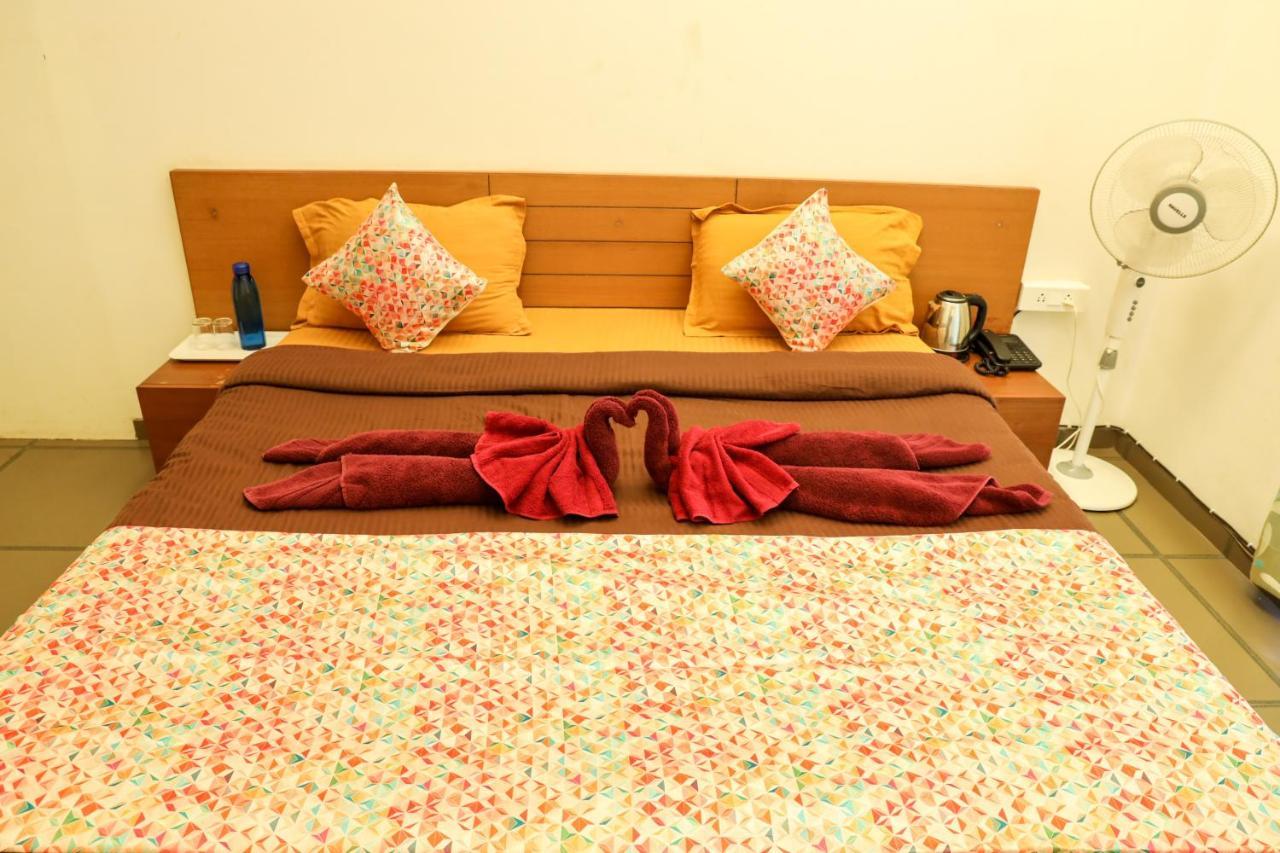 Bed and Breakfast Surya Kiran Miramar Panaji Exterior foto