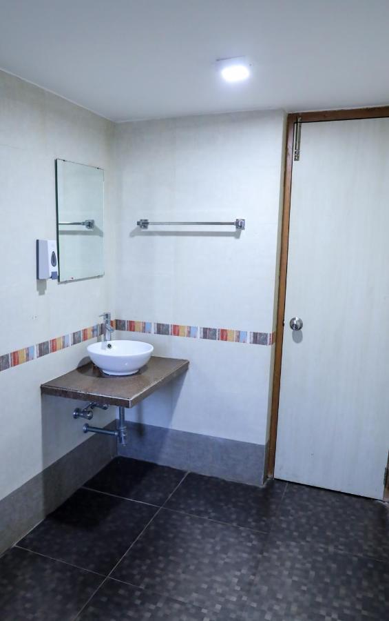Bed and Breakfast Surya Kiran Miramar Panaji Exterior foto