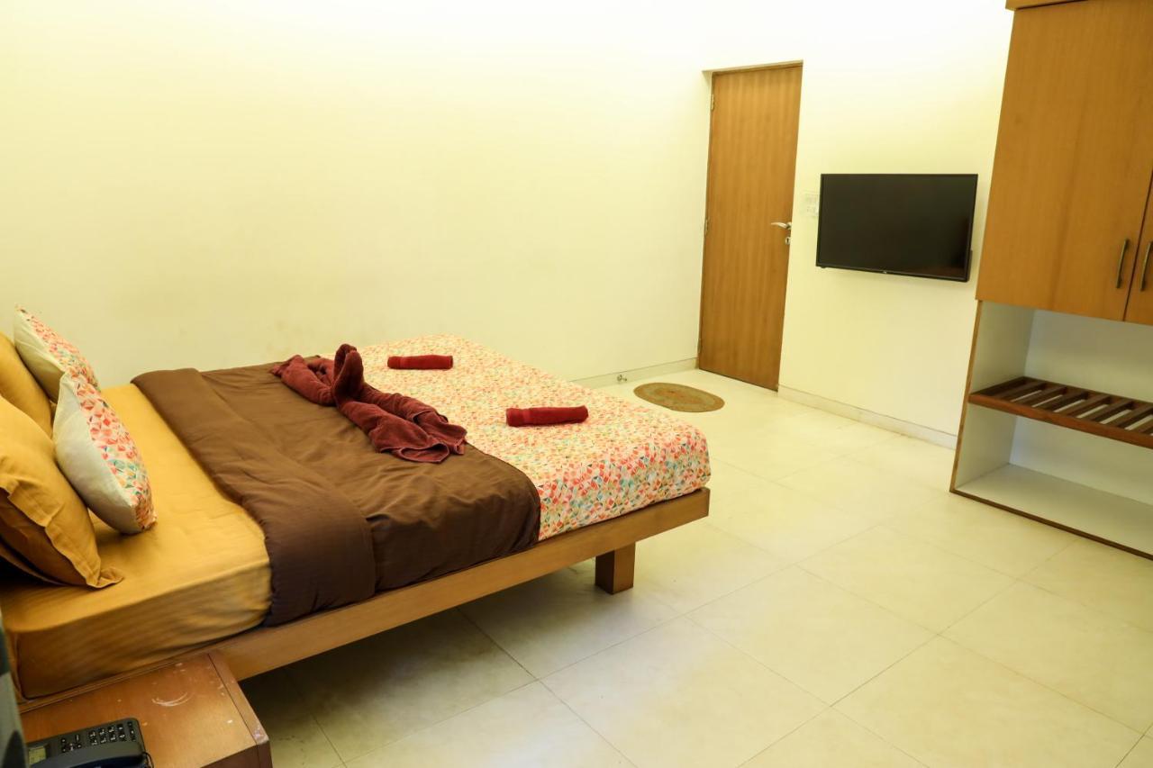 Bed and Breakfast Surya Kiran Miramar Panaji Exterior foto