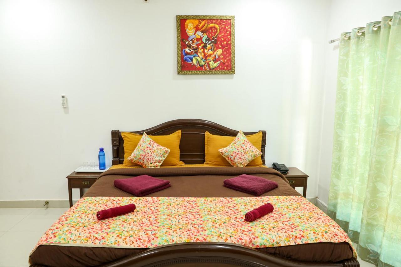 Bed and Breakfast Surya Kiran Miramar Panaji Exterior foto