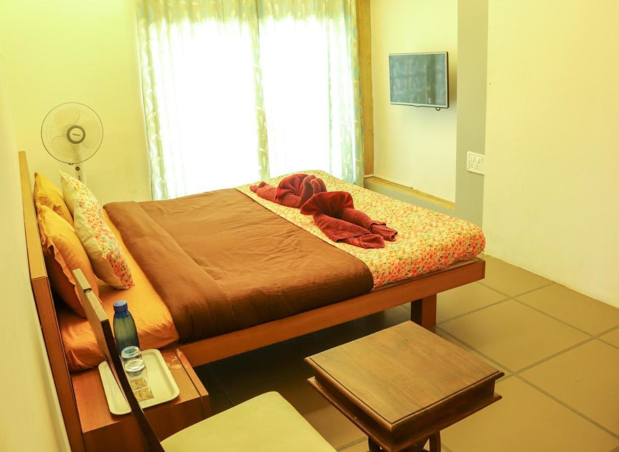 Bed and Breakfast Surya Kiran Miramar Panaji Exterior foto