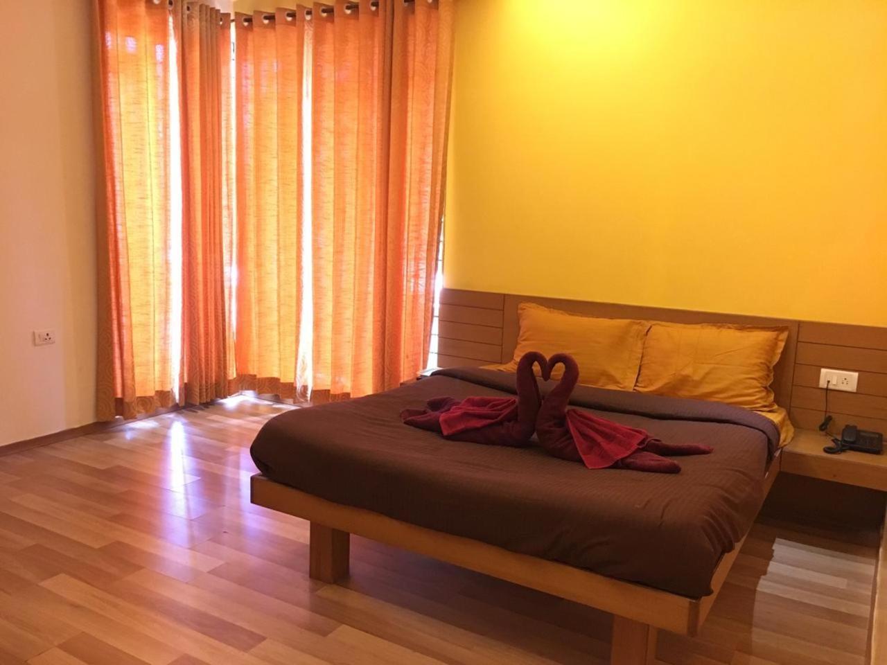 Bed and Breakfast Surya Kiran Miramar Panaji Exterior foto