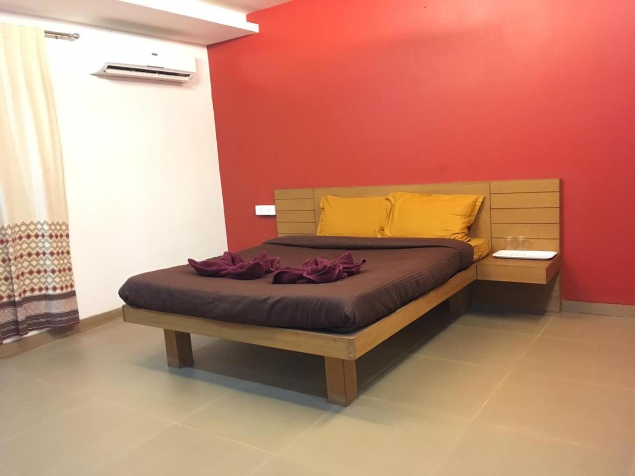 Bed and Breakfast Surya Kiran Miramar Panaji Exterior foto