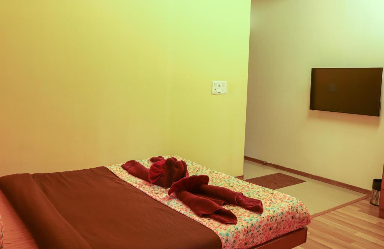 Bed and Breakfast Surya Kiran Miramar Panaji Exterior foto