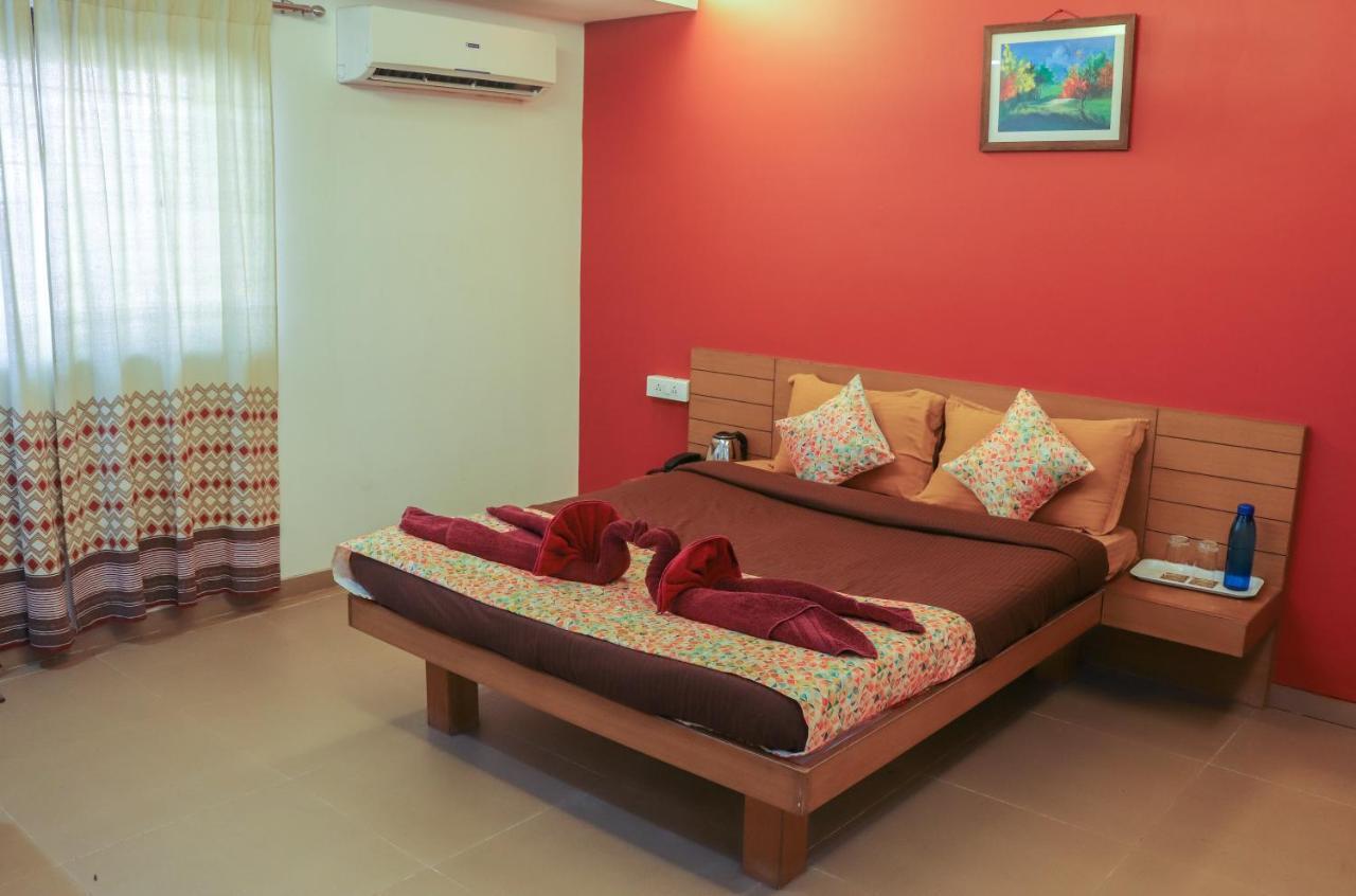 Bed and Breakfast Surya Kiran Miramar Panaji Exterior foto