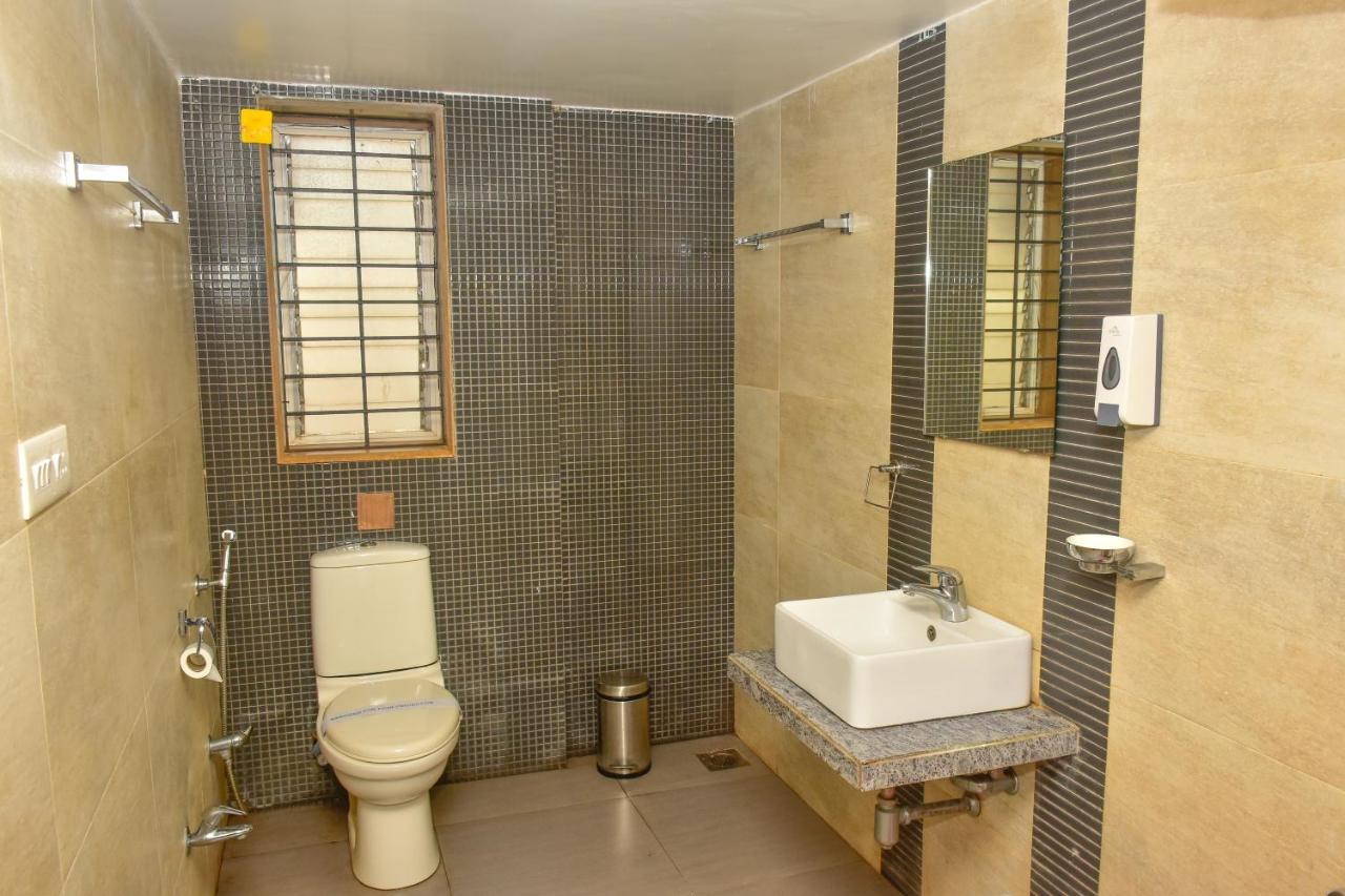 Bed and Breakfast Surya Kiran Miramar Panaji Exterior foto