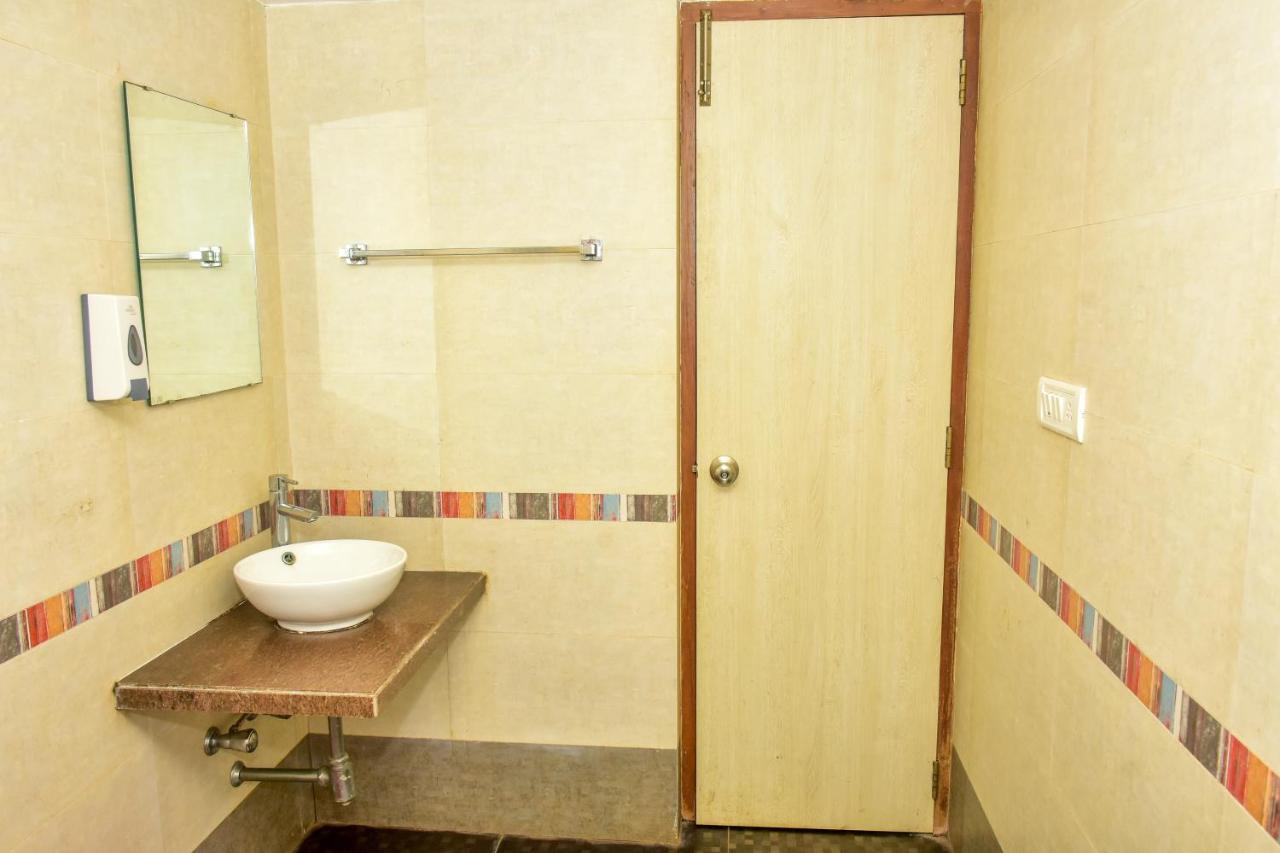 Bed and Breakfast Surya Kiran Miramar Panaji Exterior foto